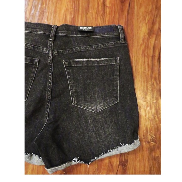 NWT Blank NYC The Fulton Roll Up Shorts Size 30 Black - Picture 9 of 9